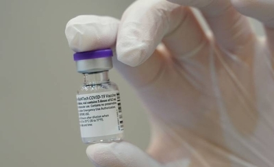 Diario HOY | Combinación de vacunas AstraZeneca y Pfizer demostró una mayor respuesta inmune al COVID-19