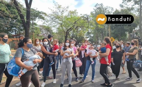 Diario HOY | Madres lactantes cierran Mariscal López exigiendo vacunación