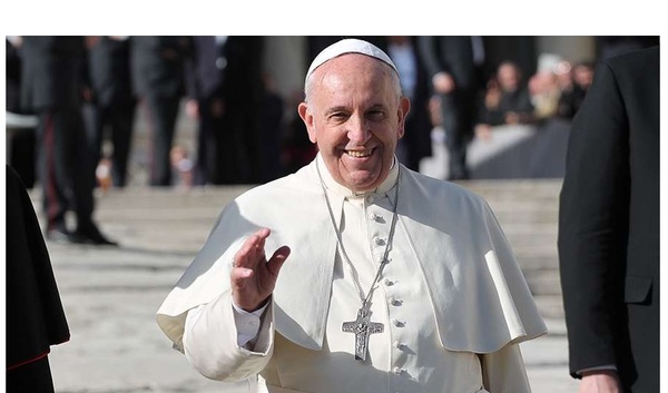 El papa Francisco sale del hospital diez días después de su operación de colon