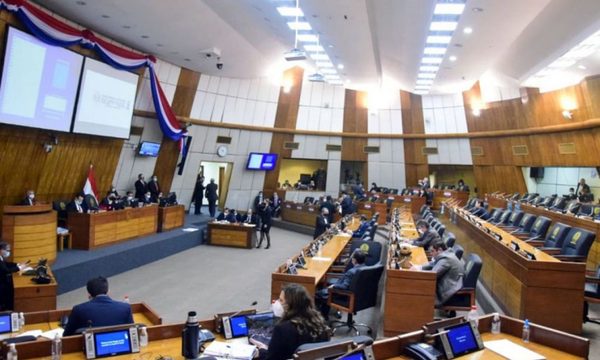 Diputados aprueba el feriado para vacunación masiva, pero Abdo debe elegir el día