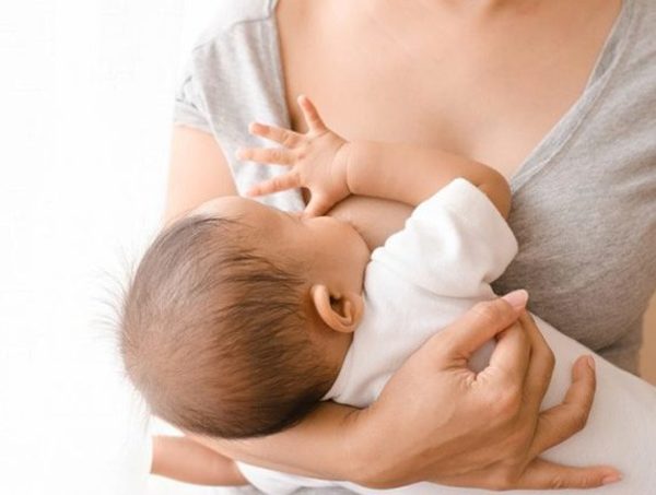 Madres en periodo de lactancia piden ser vacunadas en el local de la UNACE · Radio Monumental 1080 AM