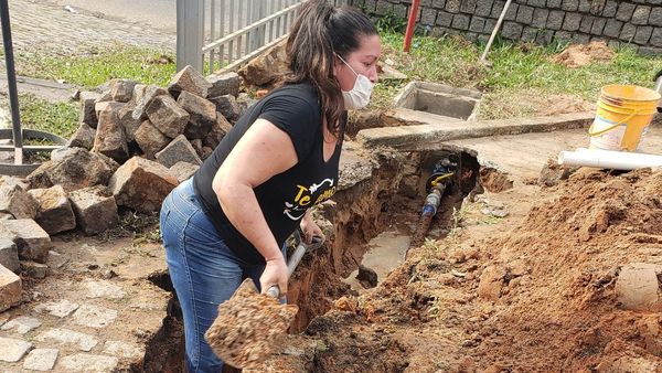 Liz, la plomera valé de San Lorenzo: "Es un trabajo pesado, pero yo puedo con todo"