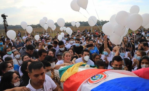 Diario HOY | Emotiva y multitudinaria despedida a la joven Lady Luna