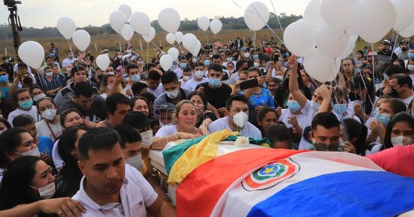 La Nación / Despiden a Leidy Luna en su última morada en Gral. Garay