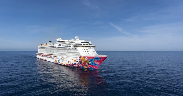 La Nación / El “crucero a ninguna parte” detecta un caso de COVID a bordo