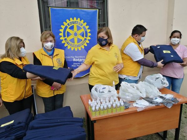 Entregan mantas y elementos de bioseguridad a coordinadora regional de APS de Ñeembucú - Nacionales - ABC Color