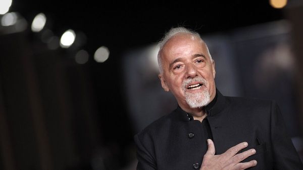 Paulo Coelho apoya festival cultural vetado por el Gobierno de Bolsonaro