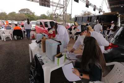 Vacunados superan 1.185.000 en nueva jornada de aplicación masiva | .::Agencia IP::.