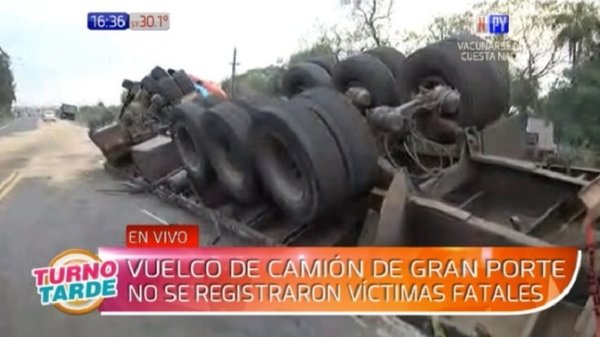 Camión se vuelca en ruta Villeta – Ypané | Noticias Paraguay