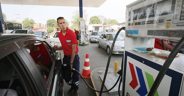 La Nación / Instan a Petropar a bajar sus precios para motivar la vacunación masiva