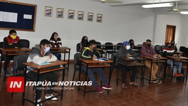 UNIVERSITARIOS INDÍGENAS RECIBEN CLASES DE REFUERZO EN LA CATÓLICA.