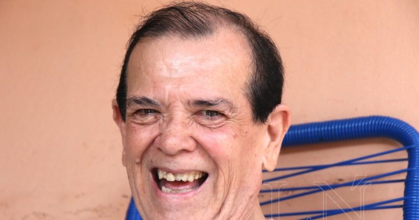 La Nación / Carlitos Vera, “El hombre de las mil voces” conmovió las redes sociales
