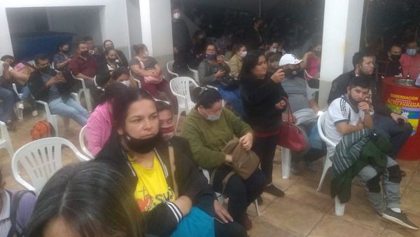 Vacunadores no dan abasto en Ciudad del Este y ciudadanía exige que se amplíe horario