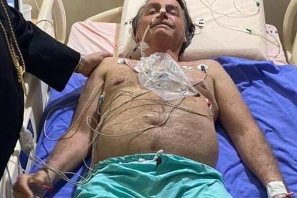 El cuadro de Bolsonaro es más grave y lo trasladan a San Pablo para una posible operación