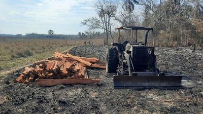 Grupo ACA-EP presuntamente incineró un tractor en estancia