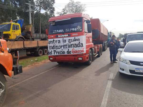 Camioneros realizaron manifestación por suba de combustible – Prensa 5