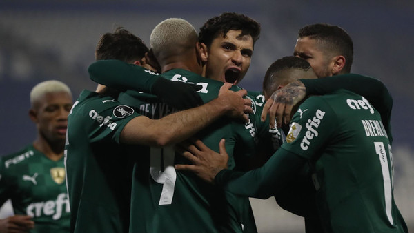 Palmeiras firma una victoria clave en Chile