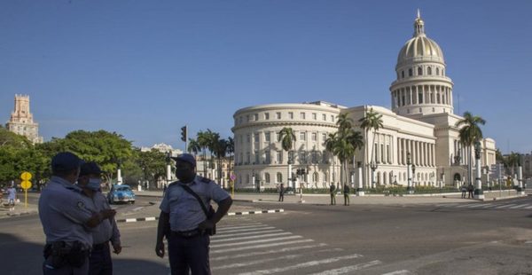 Cuba permite la importación privada de comida y medicinas sin límites