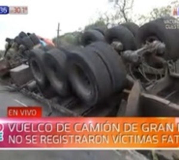 Camión pierde el control y se vuelca en la ruta Villeta - Ypané - Paraguay.com