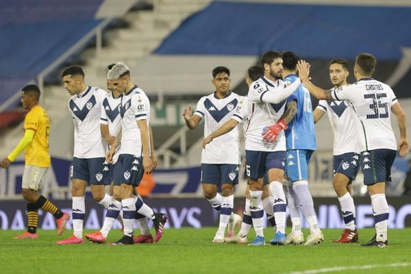 Con un tempranero gol, Vélez logra una ventaja mínima ante Barcelona - Fútbol Internacional - ABC Color