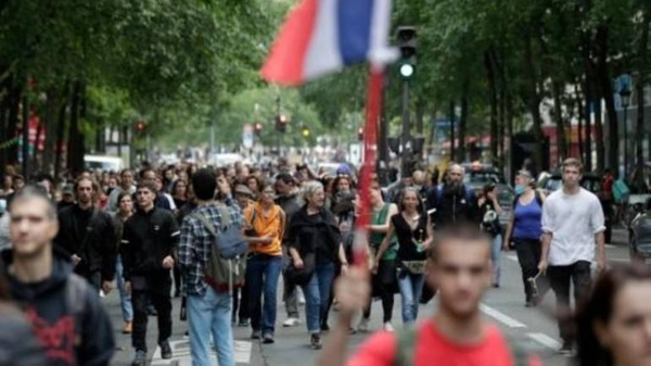 Diario HOY | Miles de personas protestan en Francia contra el certificado sanitario anticovid