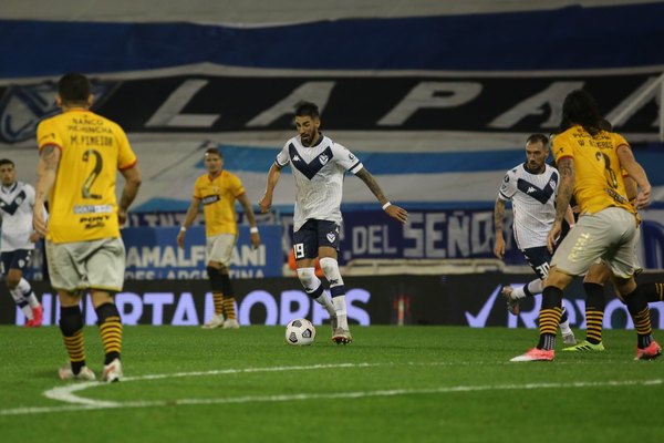 Vélez asesta primer golpe ante el Barcelona de Williams Riveros