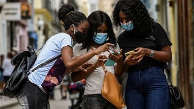 Sin nuevas protestas, Cuba pendiente de los detenidos y regreso de internet