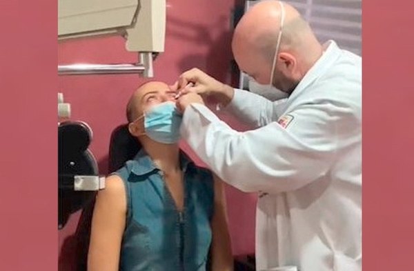 Crónica / Casi se queda ciega: en vez de gotas para ojo usó ¡pegamento!