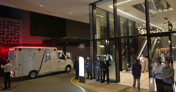 La Nación / Bolsonaro, internado en hospital de San Pablo para una posible cirugía