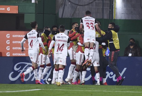 El Flamengo de Piris da Motta vence a Defensa y Justicia de Lucas Barrios