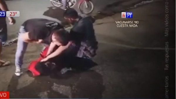 A los golpes, capturan a joven tras robo en Villa Elisa
