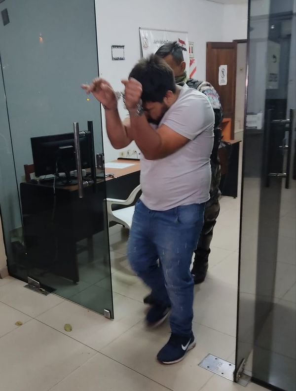 Un hombre choca al menos cinco vehículos tras arremeter de contramano varias cuadras - Nacionales - ABC Color