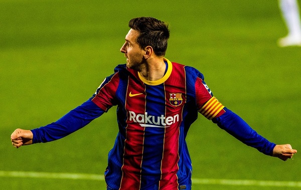 Messi reducirá un 50% su salario para continuar en el Barcelona