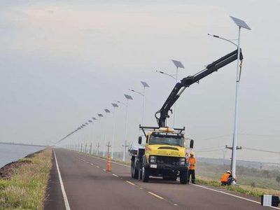 EBY instala moderno sistema de iluminación en zona de obras de Aña Cuá