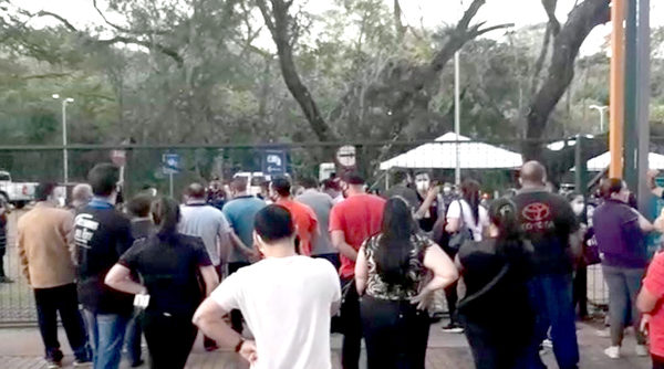 Descontrol y protestas en autovac y en los demás vacunatorios en CDE - La Clave