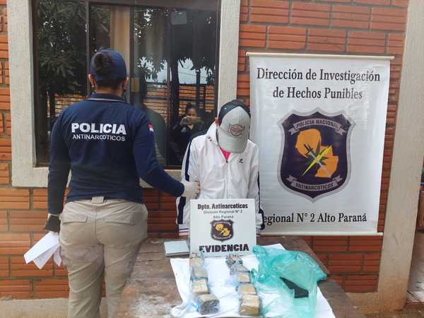 Detienen a presunta distribuidora de drogas e incautan 650 gramos de marihuana - La Clave