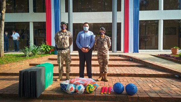 Secretaría de Deportes entrega implementos para entrenamiento de efectivos de la FOPE | .::Agencia IP::.