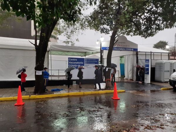 Vacunación: Personas que acudan a Centro de Convenciones Mariscal no formarán filas peatonales bajo lluvia, afirman   - La Primera Mañana - ABC Color