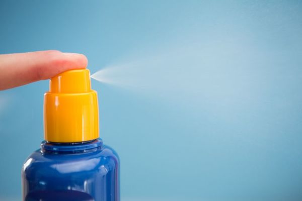 Johnson & Johnson retira 5 cremas solares tras detectar elemento cancerígeno - Mundo - ABC Color