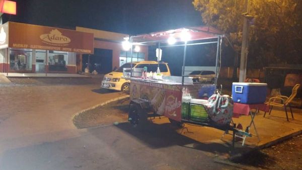 No quiso pegar calcomanía por su carrito y ahora le quieren sacar su puesto