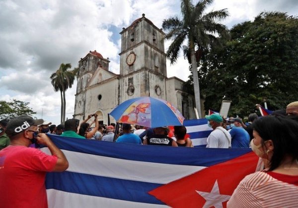 El gobierno de Cuba cede ante las protestas y anuncia medidas para frenar la furia social | .::Agencia IP::.