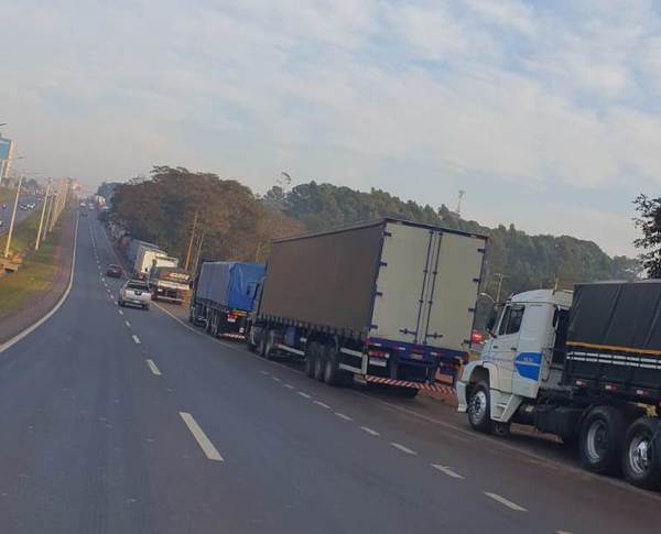 En Alto Paraná, camioneros protestan por excesiva suba del precio del combustible - La Clave