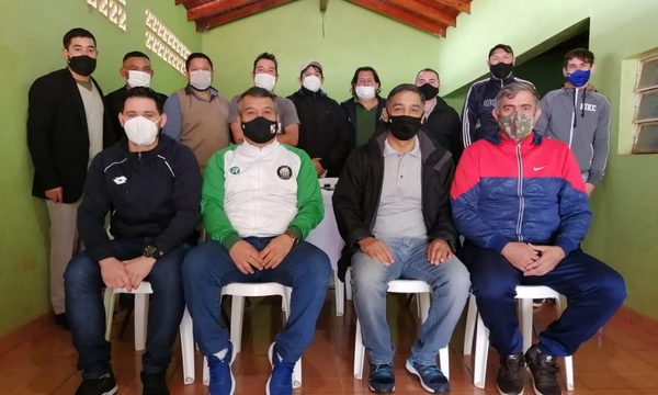 Asociación de técnicos de fútbol renueva directiva y buscará profesionalizar la labor
