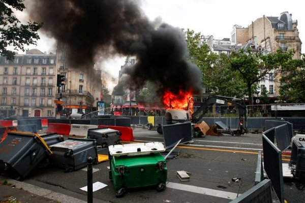 Masivas protestas en Francia y Grecia contra la vacunación obligatoria y las restricciones a quienes no quieran inocularse | .::Agencia IP::.