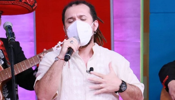 Dani Meza a "puro canto mariachi" en televisión - Teleshow
