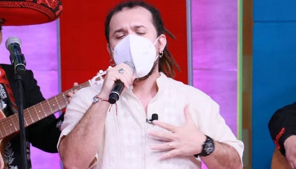 Dani Meza a "puro canto mariachi" en televisión - Teleshow