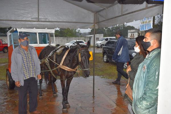 Lluvia no fue impedimento para las vacunaciones en Villarrica - Nacionales - ABC Color