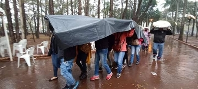 Diario HOY | En Ciudad del Este humillan a la gente en los vacunatorios