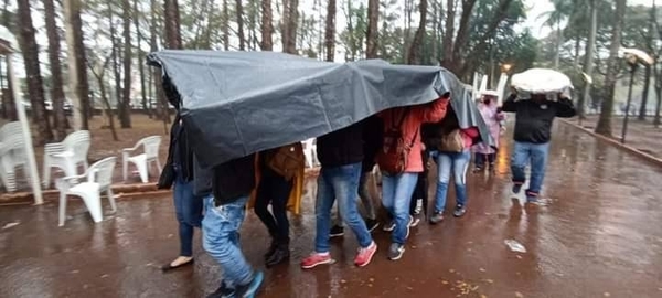 Diario HOY | En Ciudad del Este humillan a la gente en los vacunatorios