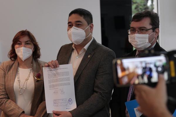Eduardo Nakayama inscribió su candidatura para intendencia de Asunción